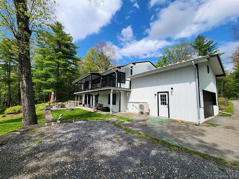 53 Lake Pleasant Dr — Photo 2