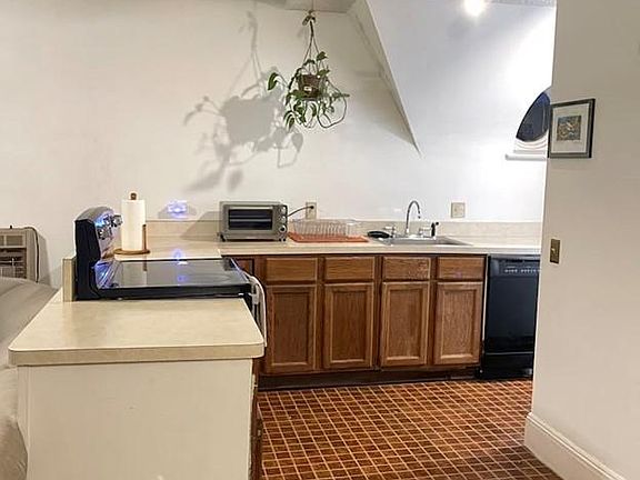 3rd image of 499 Delaware Ave #6