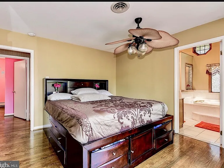 10017 Worrell Ave — Photo 8