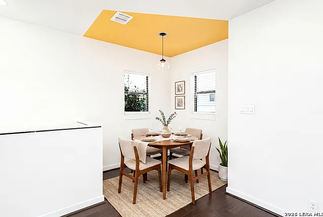 2 bed, 2.0 bath, 1282 sqft, $1,950 — Photo 4