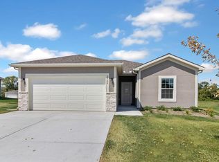 2104 Creek View Ln, Raymore, MO 64083
