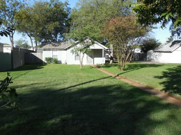 1705 N Robinson St, Cleburne, TX 76031