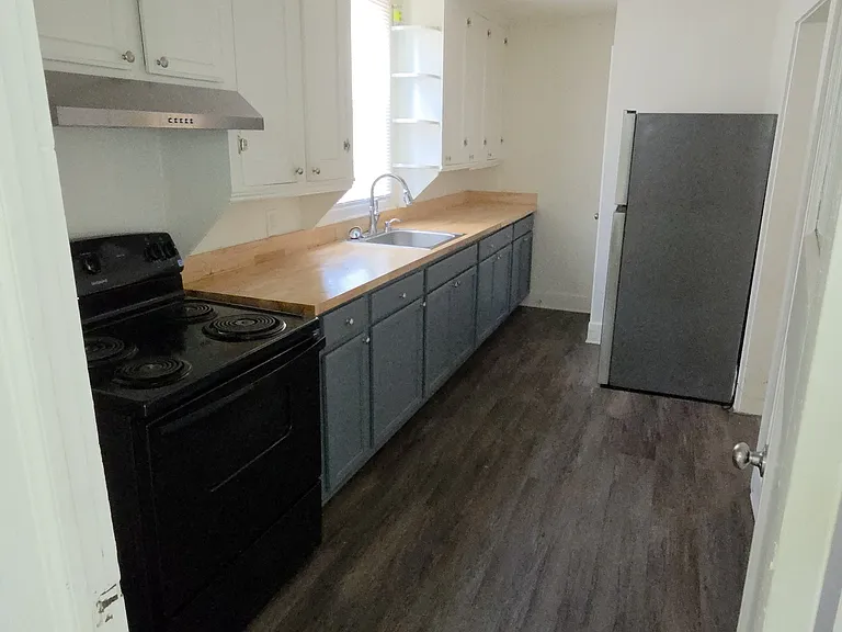 506 Park Ave — Photo 3