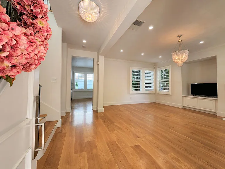 903 Ramona St — Photo 3