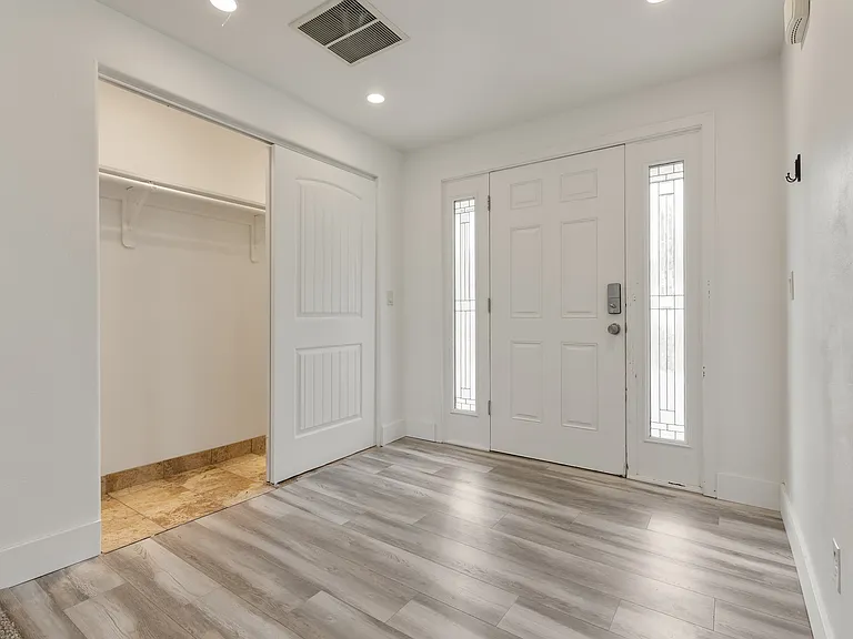 1500 W 9th Ave — Photo 3