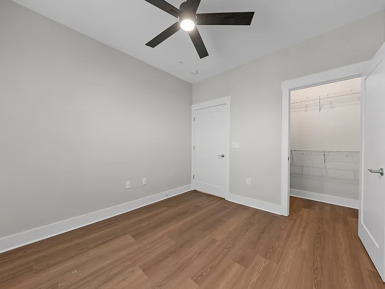 Mount Victor Olde Towne Luxury Apartments — Photo 151