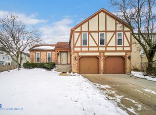 1386 Green Knolls Dr, Buffalo Grove, IL