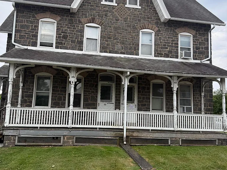 122 Juniper St — Photo 1