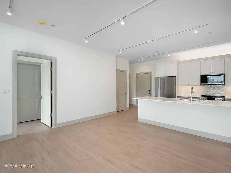 3202 N Racine Ave #205 — Photo 8