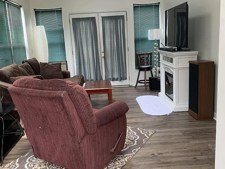 1518 Marwood Ln — Photo 3