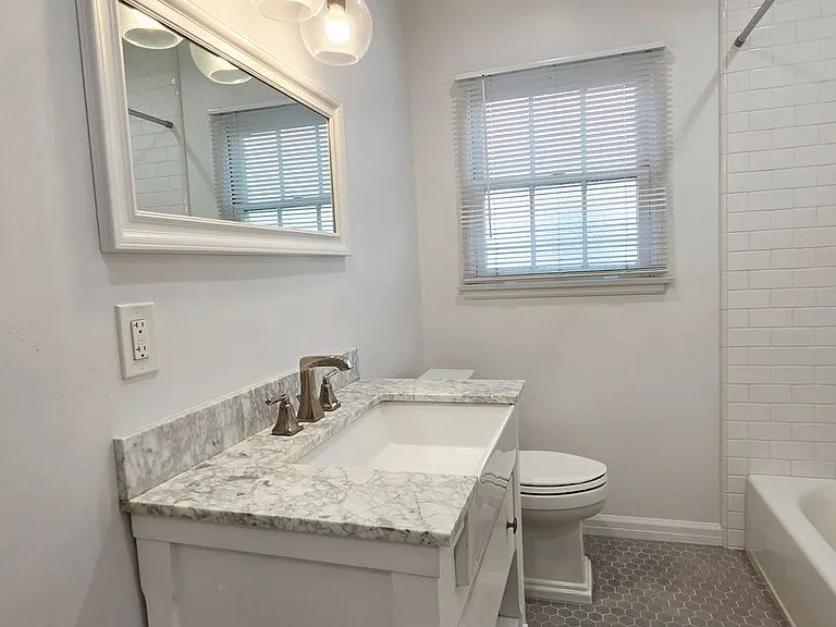 701 S Wilton Pl — Photo 9