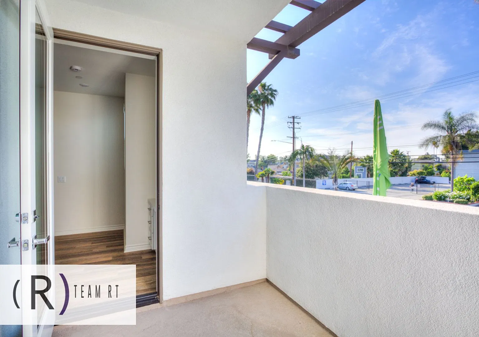 Modern 4-Bedroom Tri-Level Home with EV Charging & Solar in Artesia ! — Photo 4