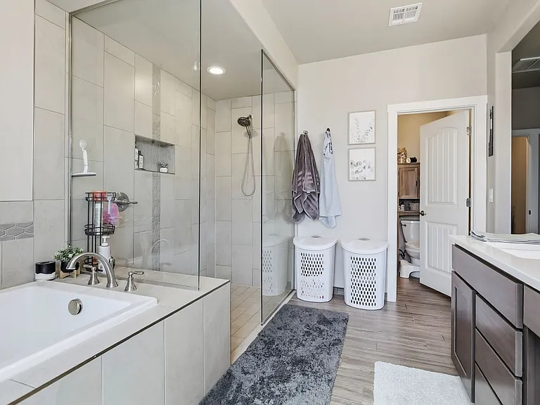 501 Montecito Dr — Photo 33