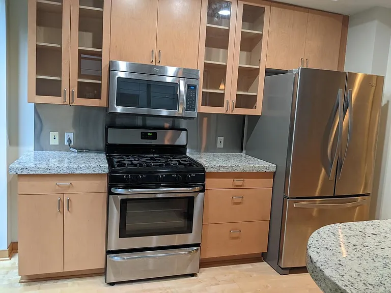 2716 Elliott Ave #306 — Photo 9