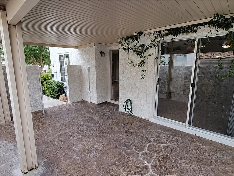 453 Temple Canyon Pl — Photo 2