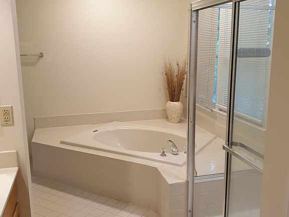 3rd image of 9331 Braymore Cir