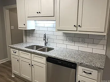 4 bed, 2.5 bath, 1829 sqft, $1,700 — Photo 2