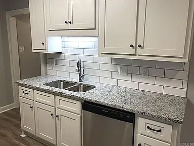 2nd image of 912 Brewer St