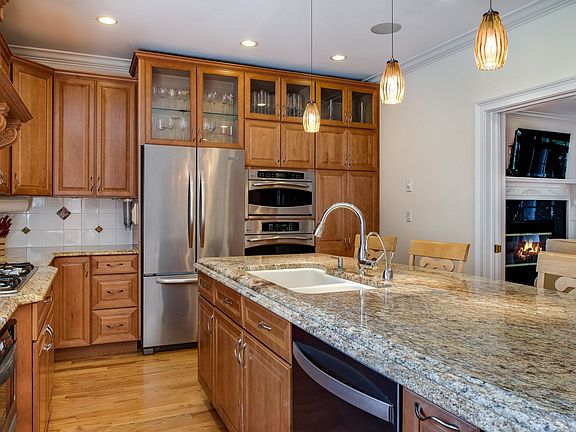 200 Palmer Hill Rd 15 - WEB.jpg