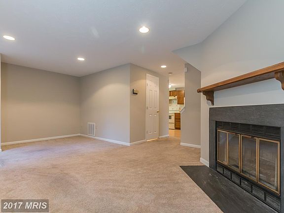 4th image of 421 Palmtree Dr
