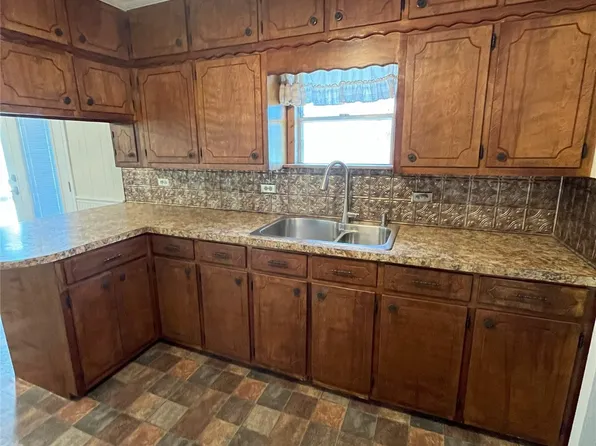 1374 Fm 744, Malone, TX 76648