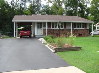 11082 Mars Ln, Maryland Heights, MO 63043