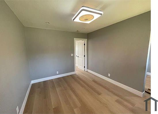 3rd image of 789 Remo St