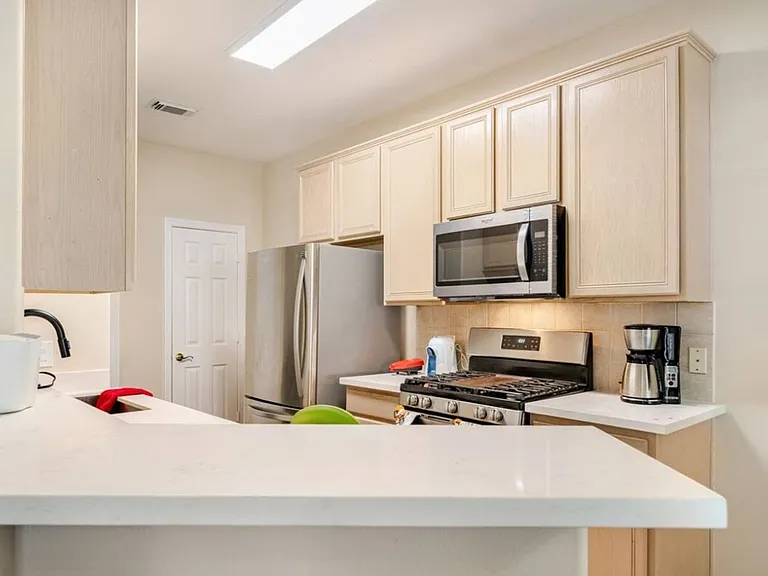 13674 Garden Grove Ct — Photo 2