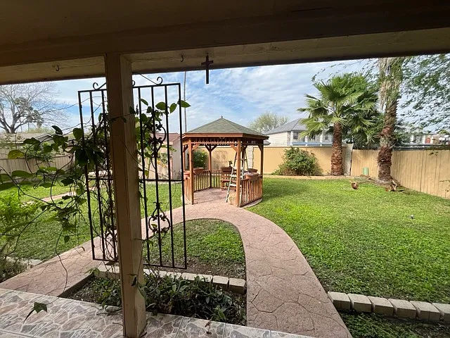 1924 W Iris Ave — Photo 4