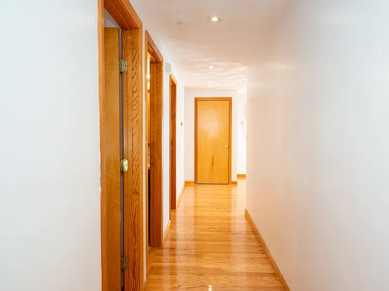 40 Rosewood Dr #40 — Photo 3