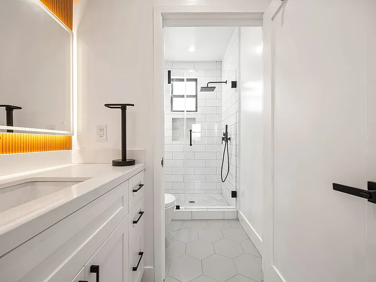 212 W 64th St #D — Photo 37