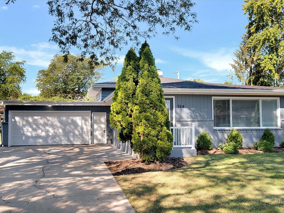 Welcome to 764 Scott Drive in Elgin!