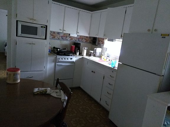 4th image of 453 Holiday Blvd