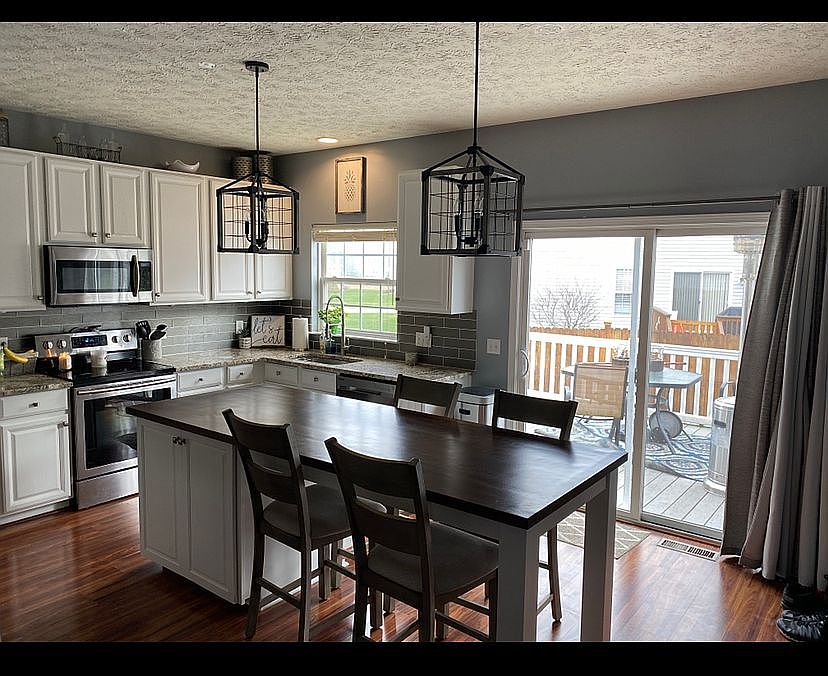 1st image of 7588 Meadow Brooke Way