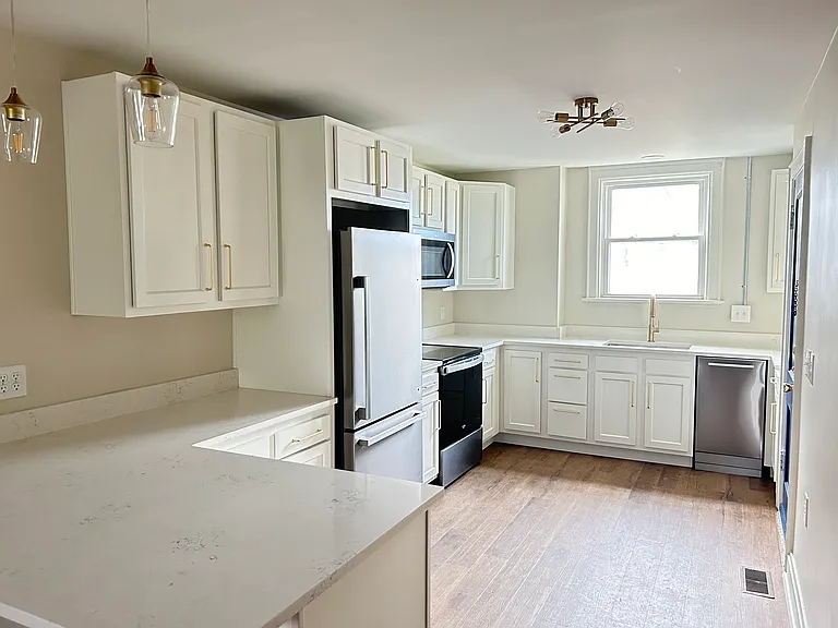 1385 Northwest Blvd — Photo 1