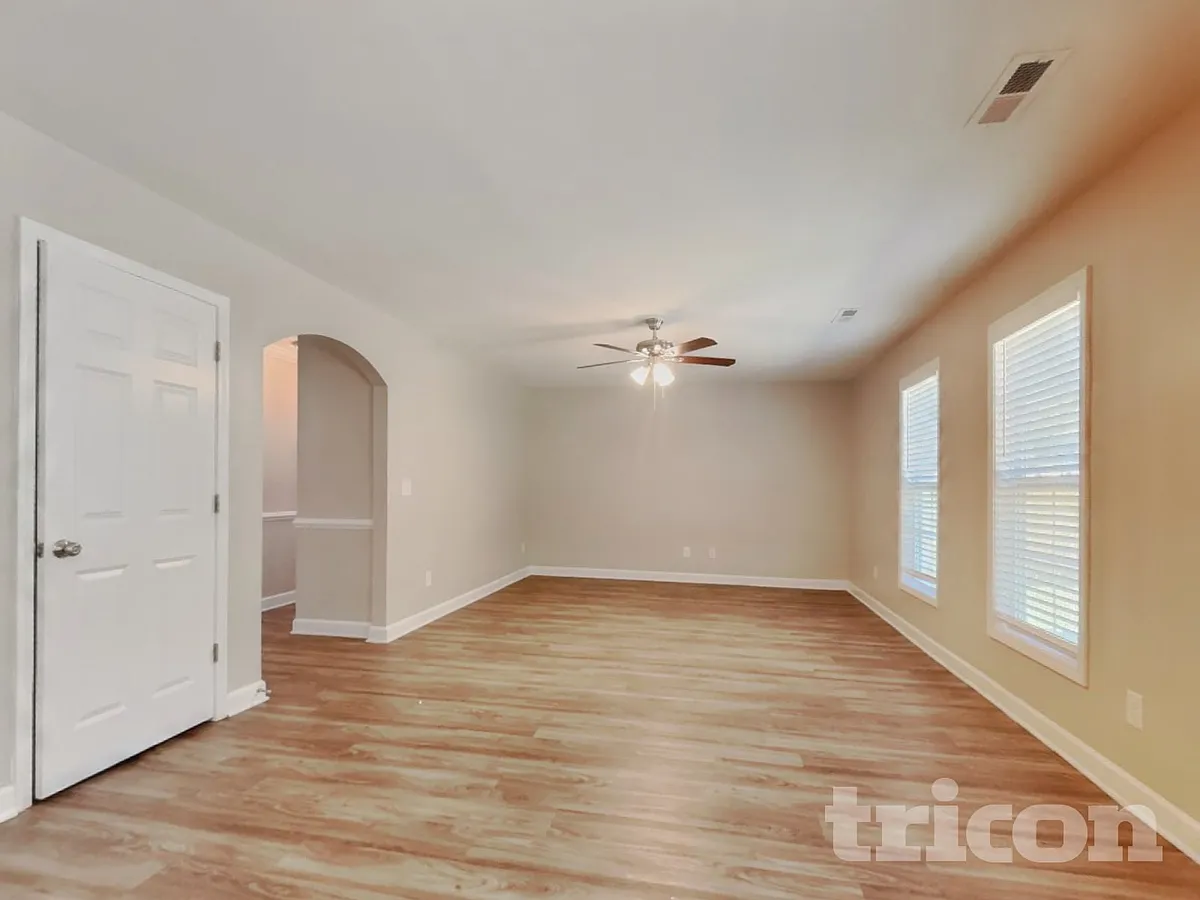 Building Photo - 1655 Crestlawn Trl
