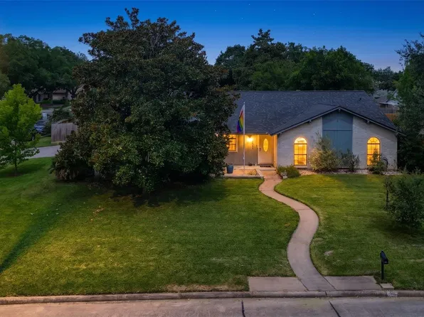 5451 Appleblossom Ln, Friendswood, TX 77546