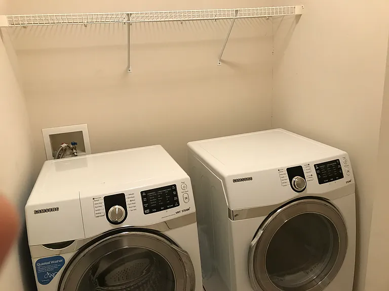 Washer/Dryer on top floor