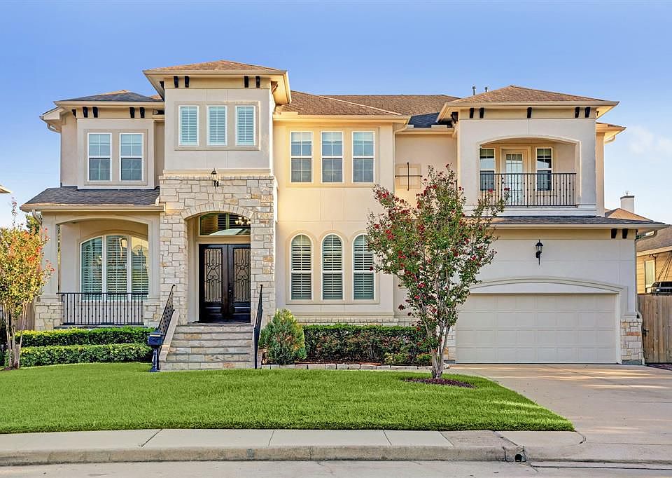 1st image of 3215 Blue Bonnet Blvd