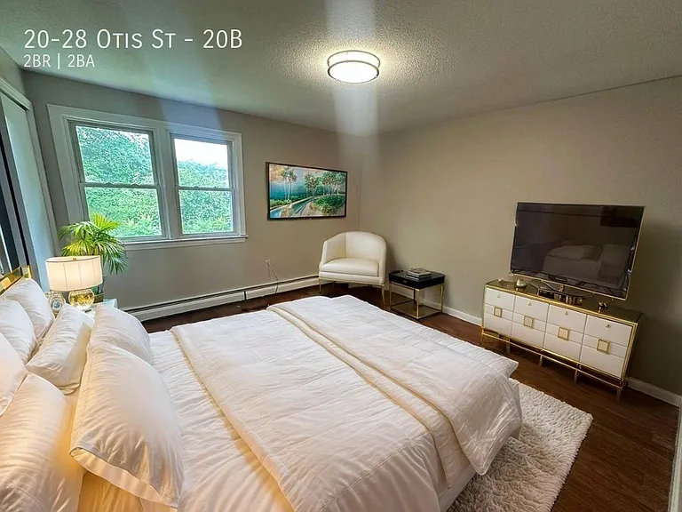 20-28 Otis St #20B — Photo 6