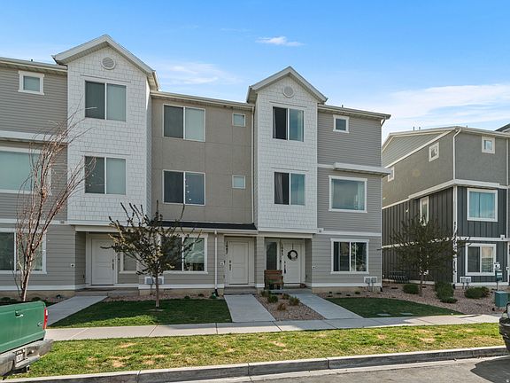 2nd image of 1083 E Waterway Ln