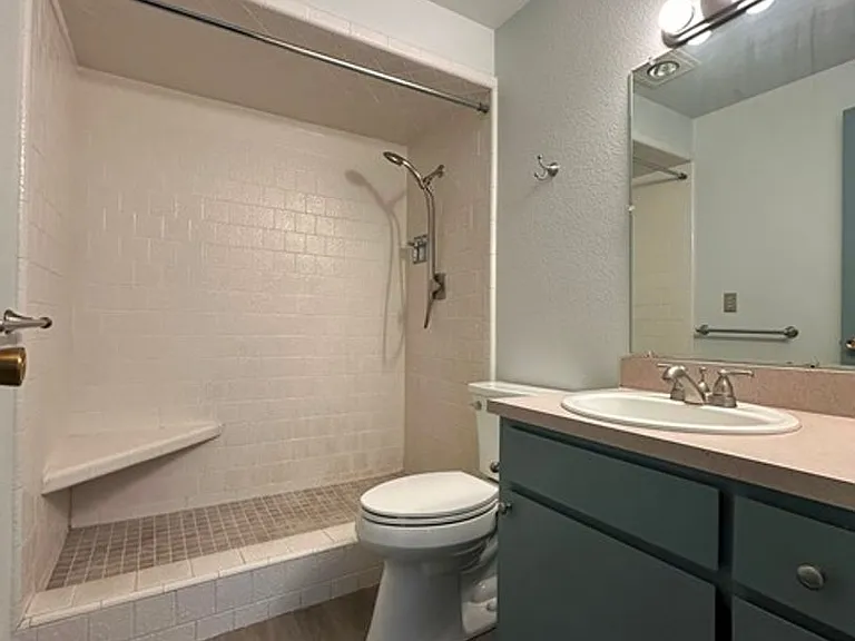 762 W Oregon Ave — Photo 7