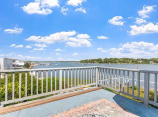 129 Beach Rd, Tisbury, MA 02568