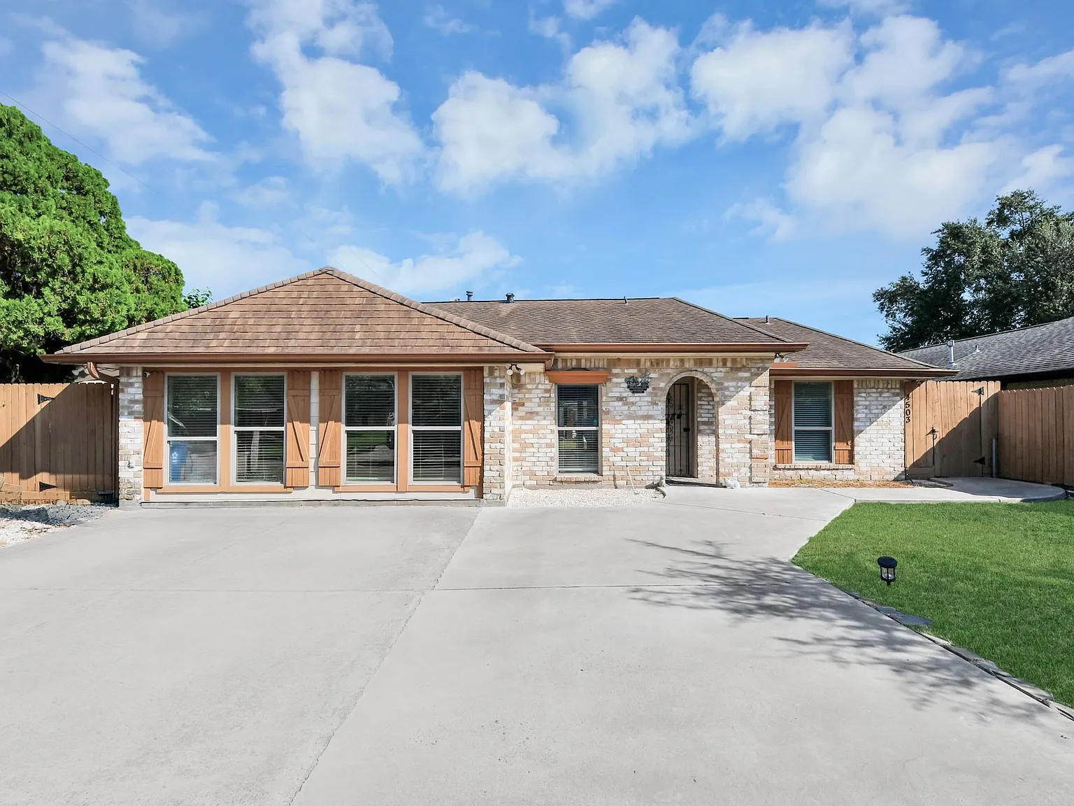 3 bed, 2.0 bath, 1988 sqft, $1,750 — Photo 3