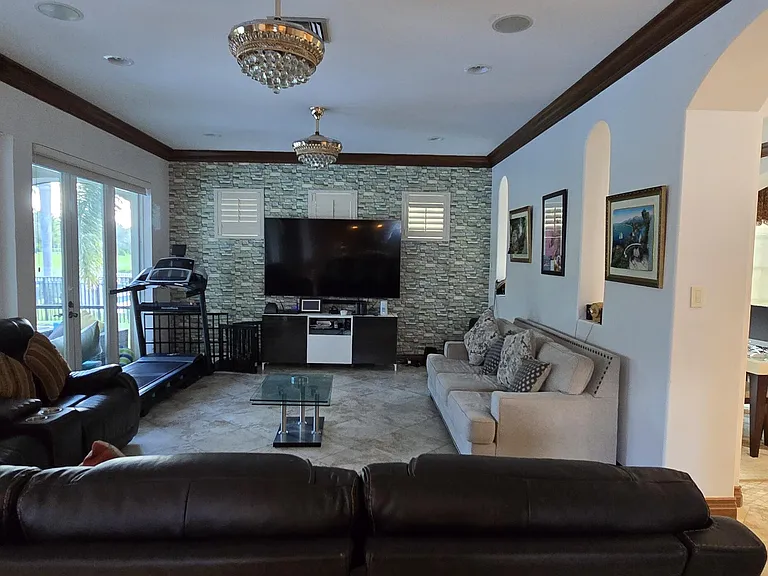 8216 NW 105th Ln — Photo 40