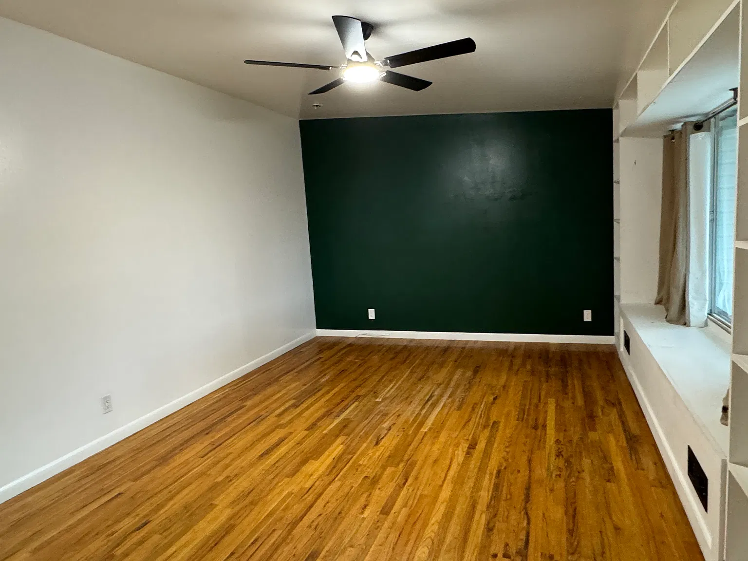 4 bed, 2300 sqft, $2,400 — Photo 4