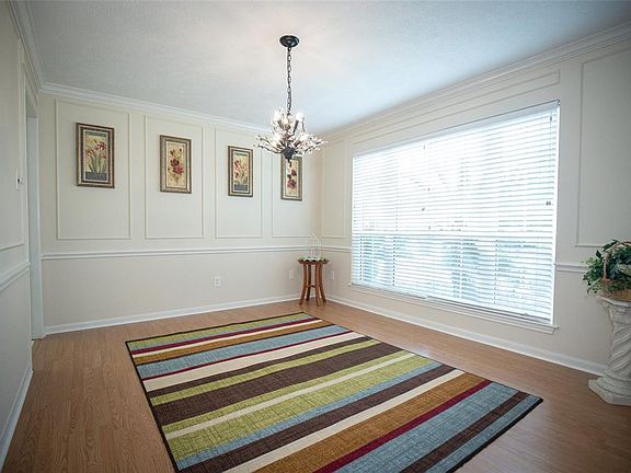 4th image of 4415 Knightsbridge Blvd
