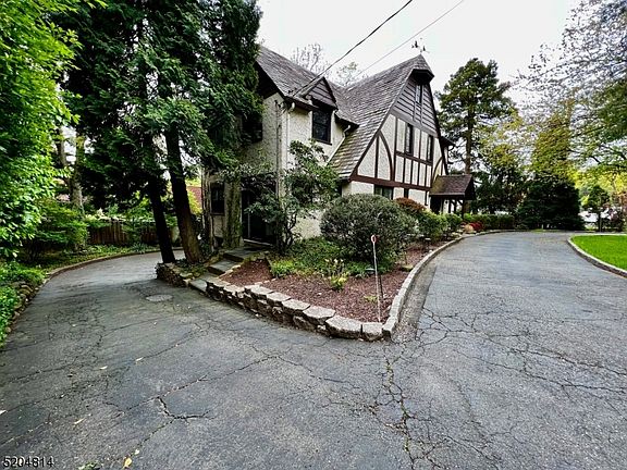3rd image of 12 Hobart Gap Rd