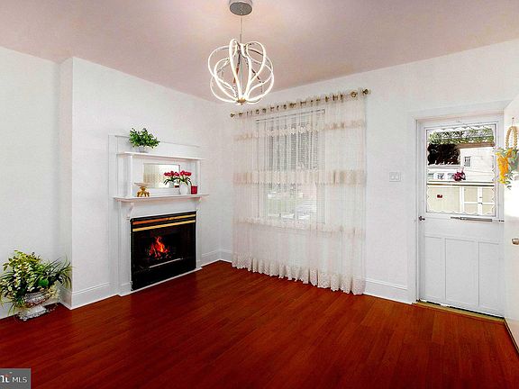 4th image of 4558 Unruh Ave