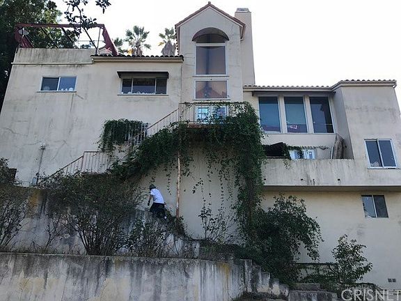 2nd image of 3566 Beverly Glen Blvd